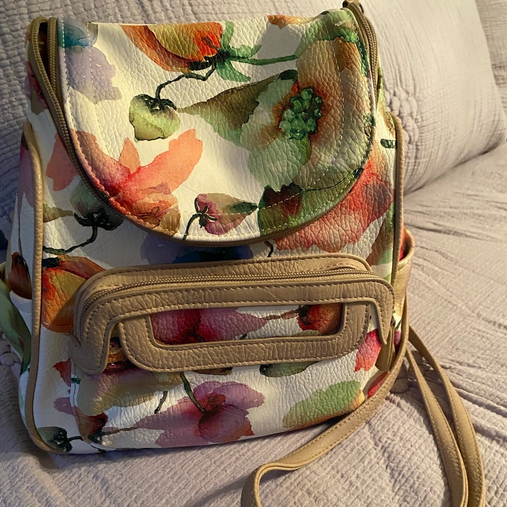 Mini floral backpack.